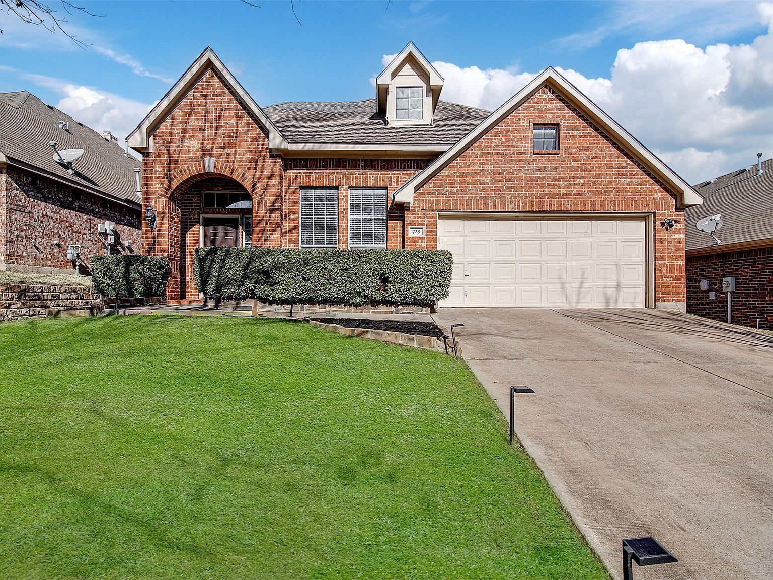 729 Red Elm Ln Fort Worth, TX 76131 - Thumbnail 2