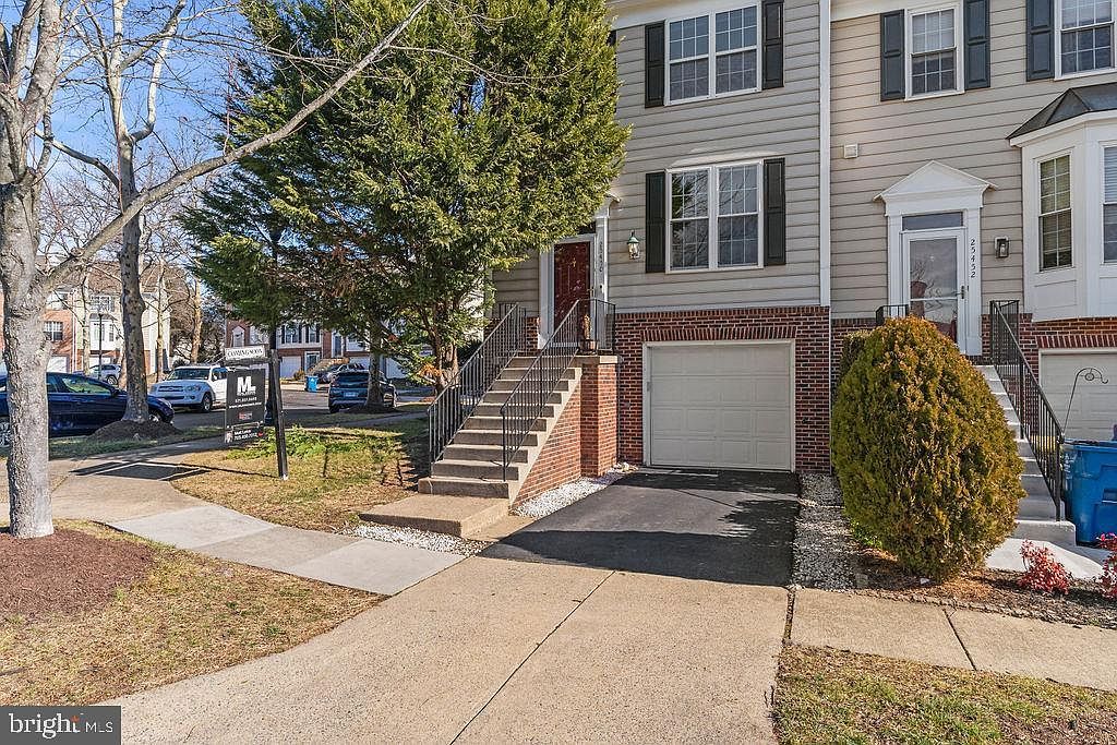 25450 Upper Clubhouse Dr Chantilly, VA 20152 - Thumbnail 2