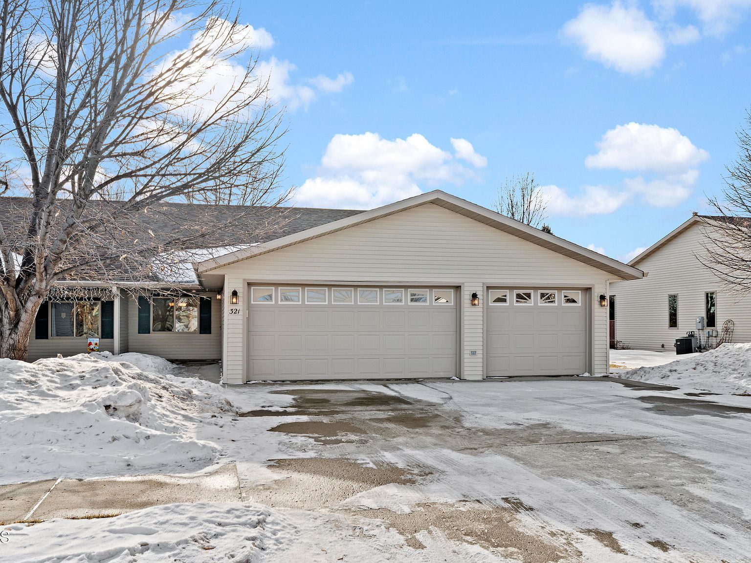 321 E Calgary Ave Bismarck, ND 58503 - Thumbnail 2