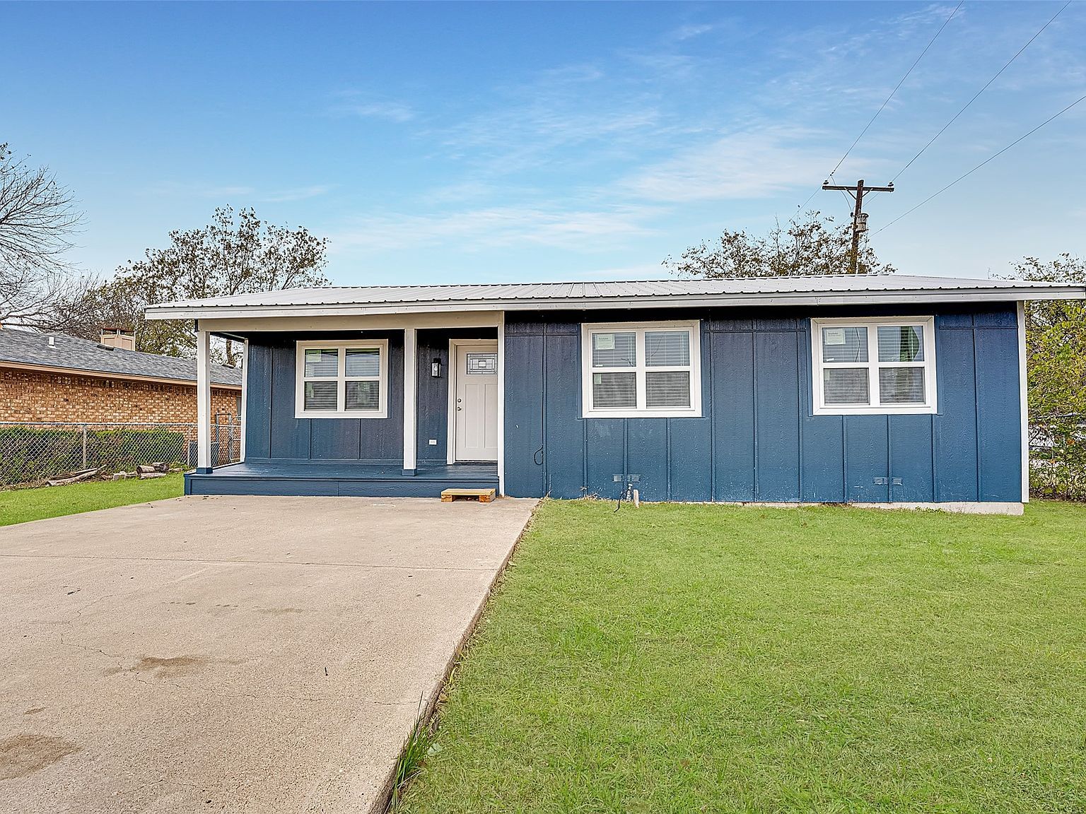 308 Avenue E Ennis, TX 75119 - Thumbnail 2