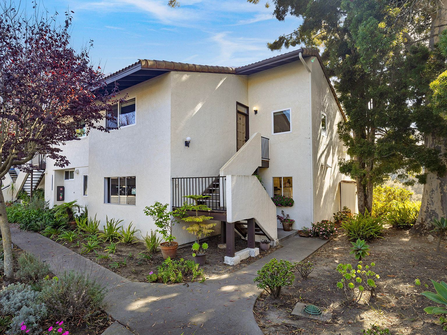 1058 Miramonte Dr APT 11 Santa Barbara, CA 93109 - Thumbnail 2