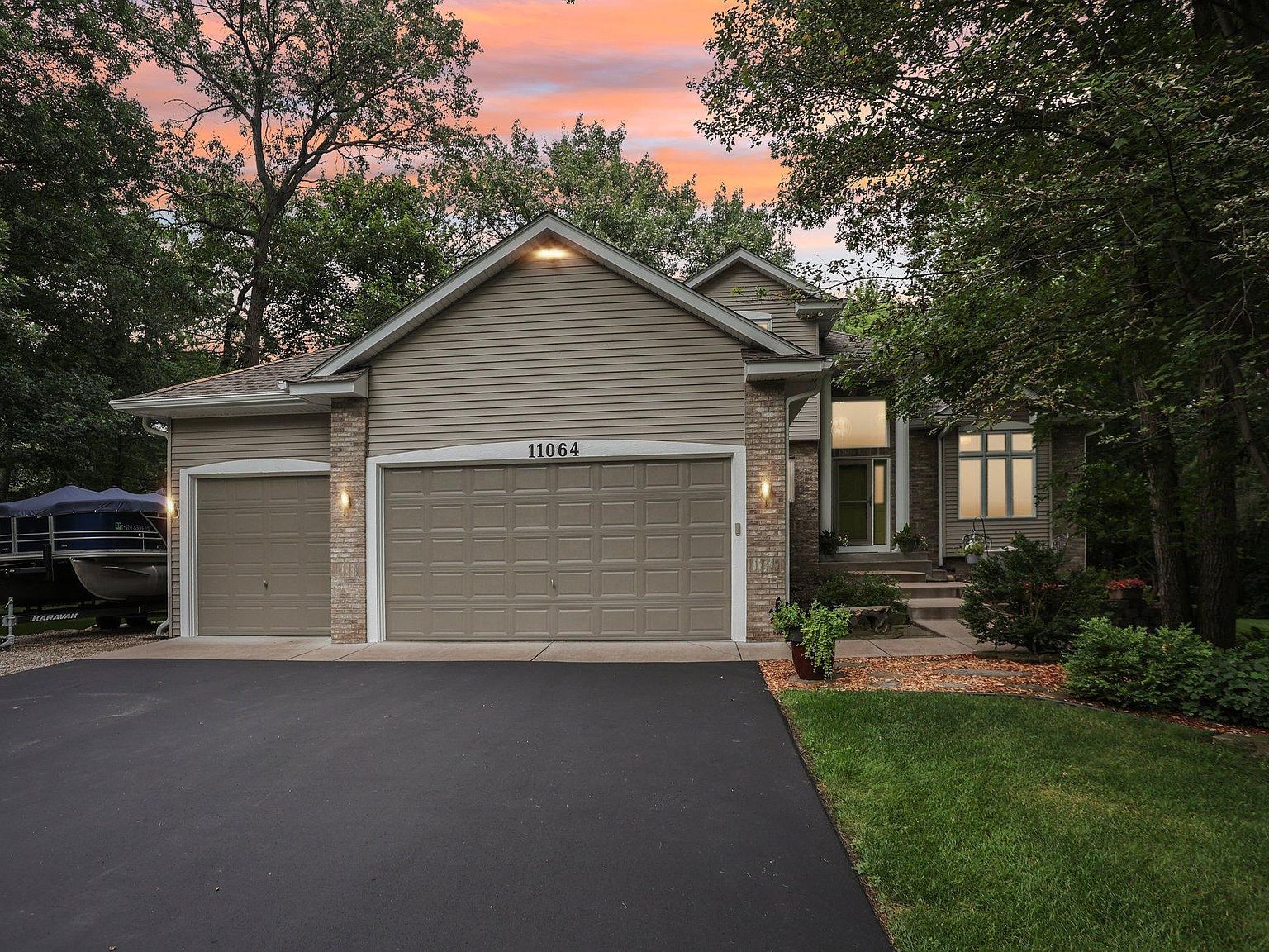 11064 Zumbrota Ct NE Blaine, MN 55449 - Thumbnail 2