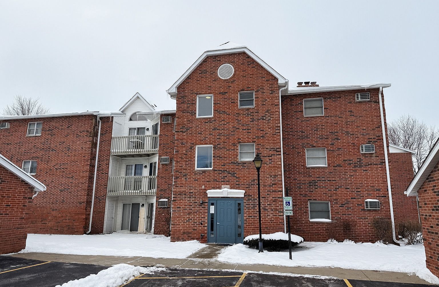 1354 Cunat Ct APT 3G Lake In The Hills, IL 60156 | Condominium
