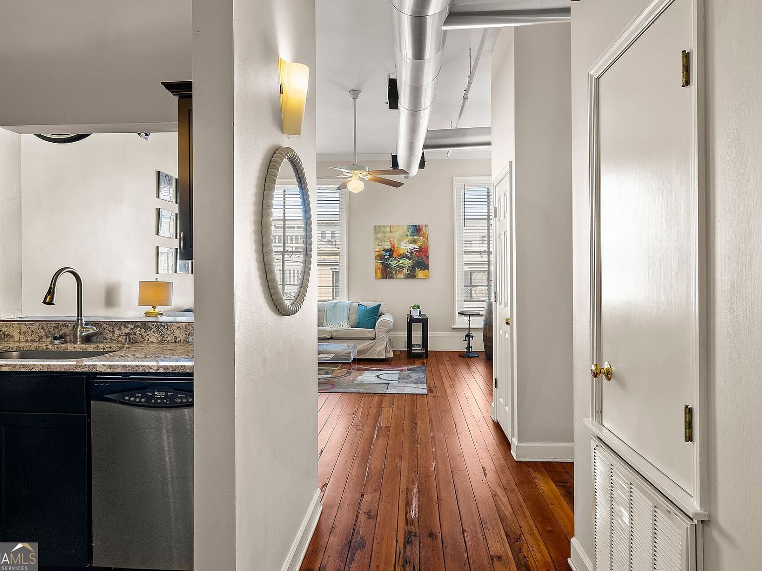 105 Whitaker St APT 302 Savannah, GA 31401 - Thumbnail 2