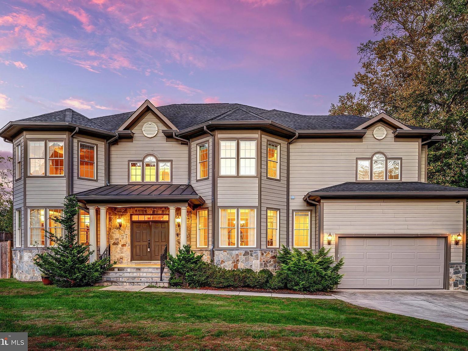 829 Golden Arrow St Great Falls, VA 22066 - Thumbnail 2