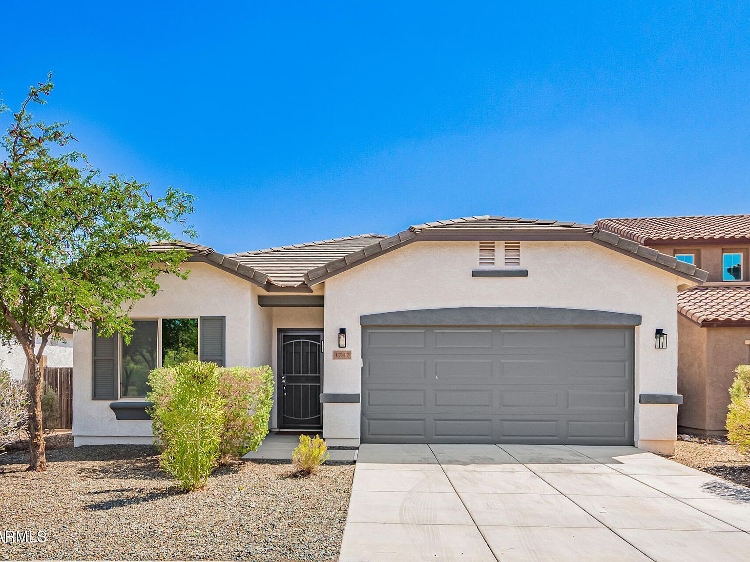 1747 W Straight Arrow Ln Phoenix, AZ 85085 - Thumbnail 2