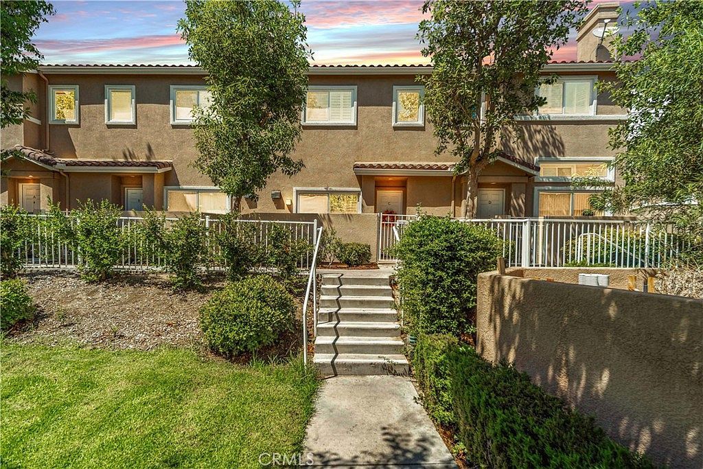 25710 Wagner Way UNIT C Stevenson Ranch, CA 91381 - Thumbnail 2