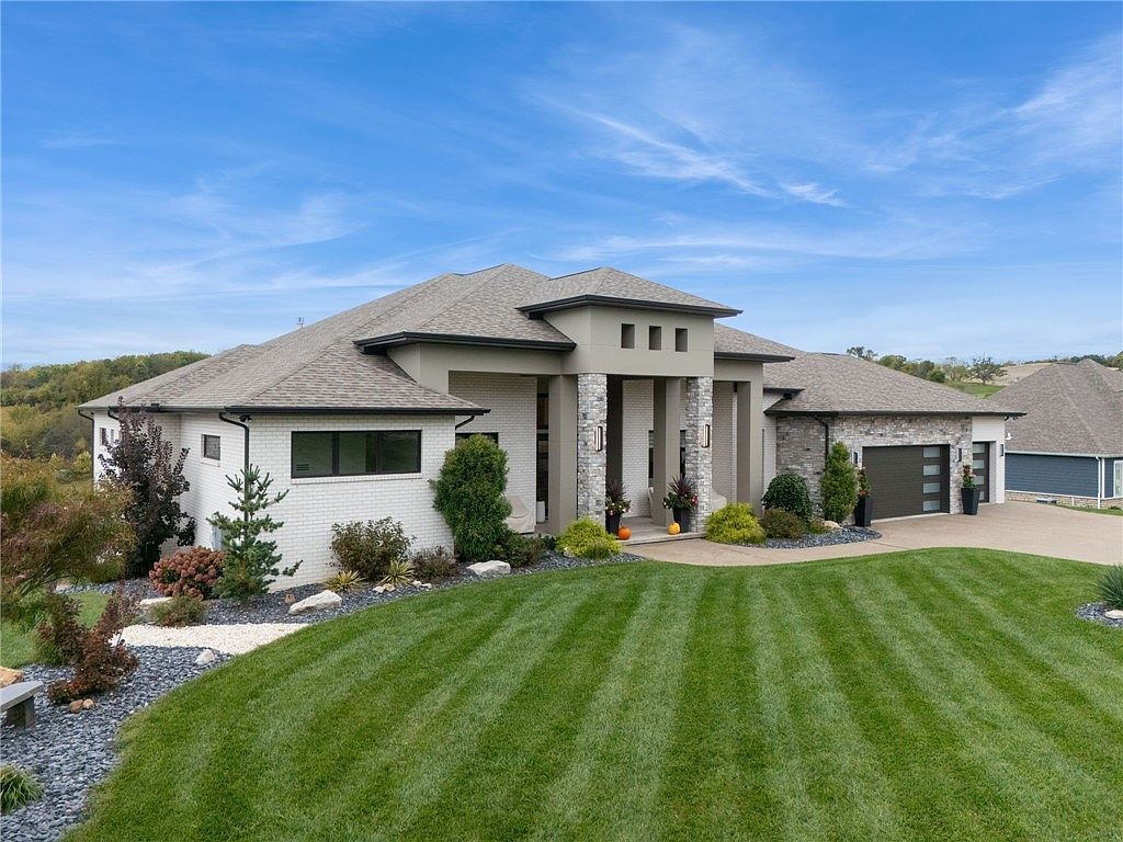 2099 Totteridge Dr Greensburg, PA 15601 - Thumbnail 2