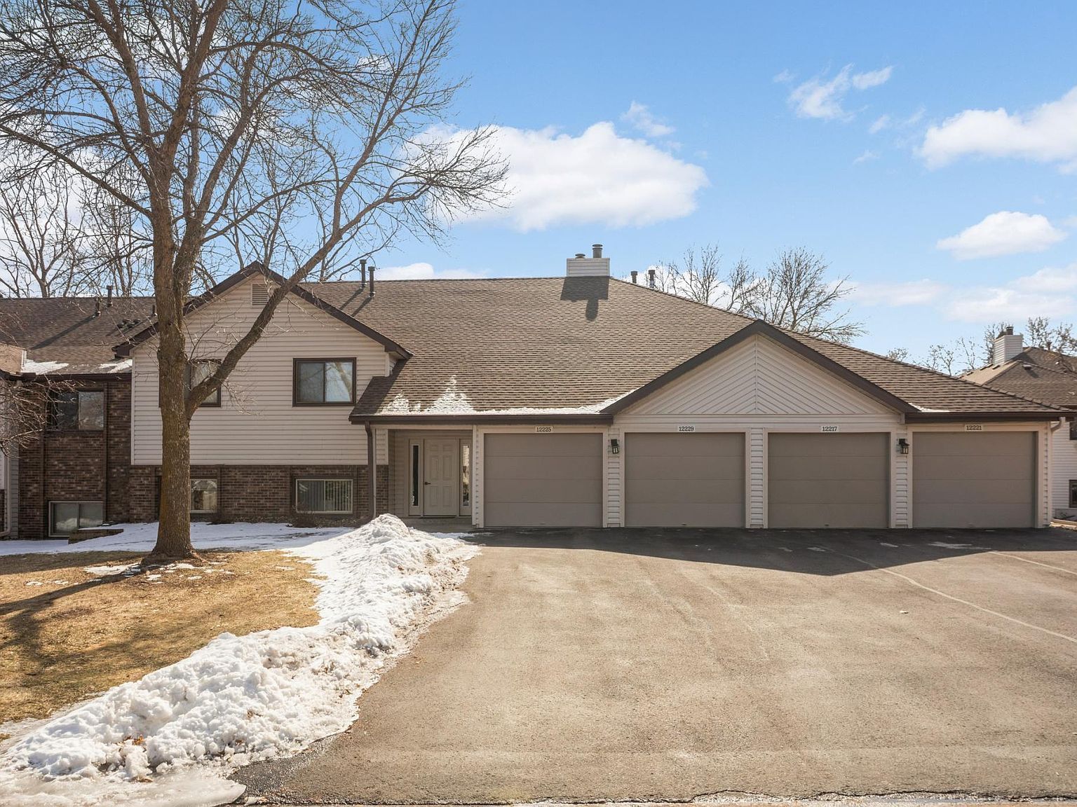 12229 42nd Ave N Plymouth, MN 55441 - Thumbnail 2