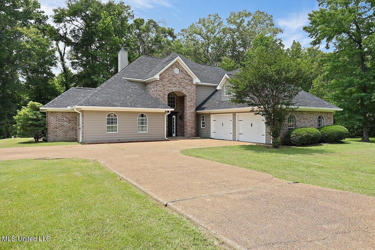 2033 Elizabeth Chapman Dr Jackson, MS 39212 - Thumbnail 2