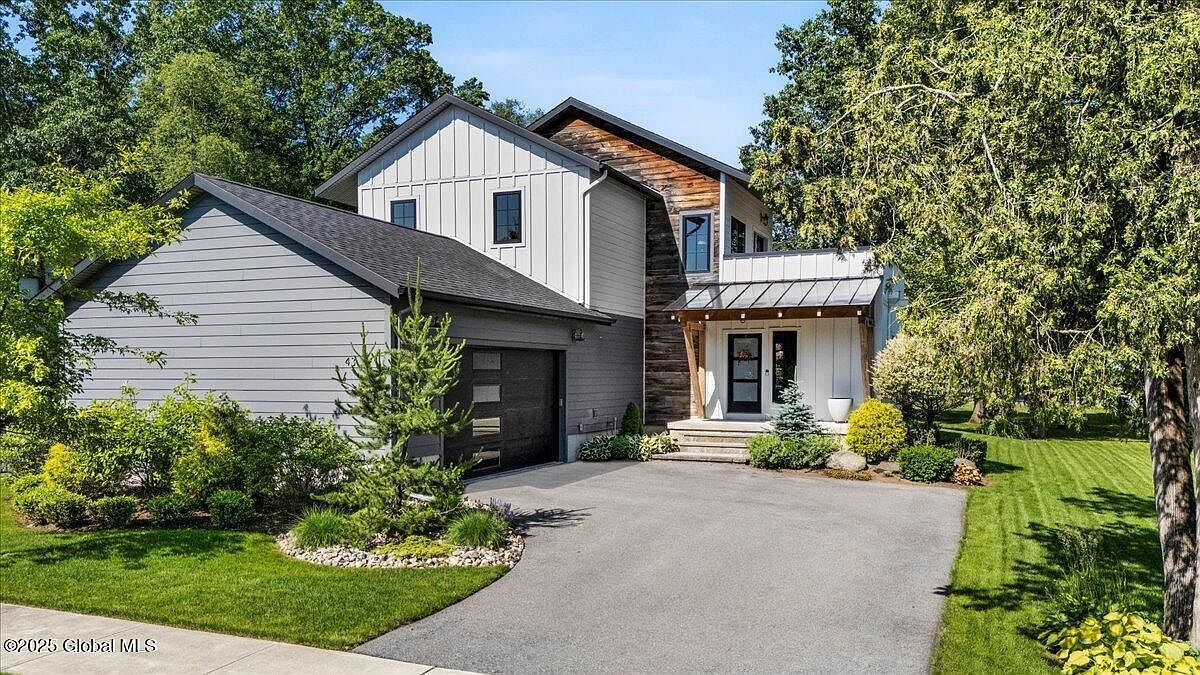 43 Doten Ave Saratoga Springs, NY 12866 - Thumbnail 2