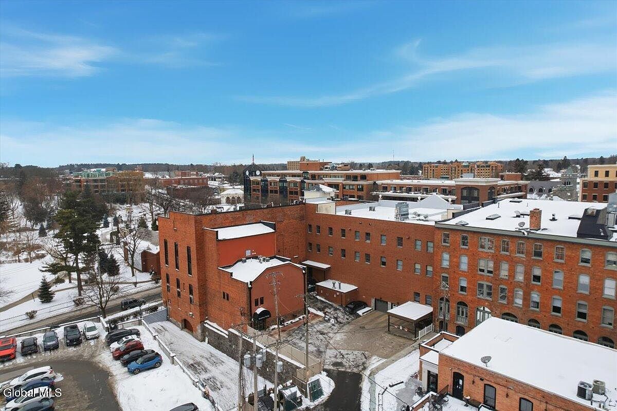 5 Spring St APT 402 Saratoga Springs, NY 12866 - Thumbnail 2