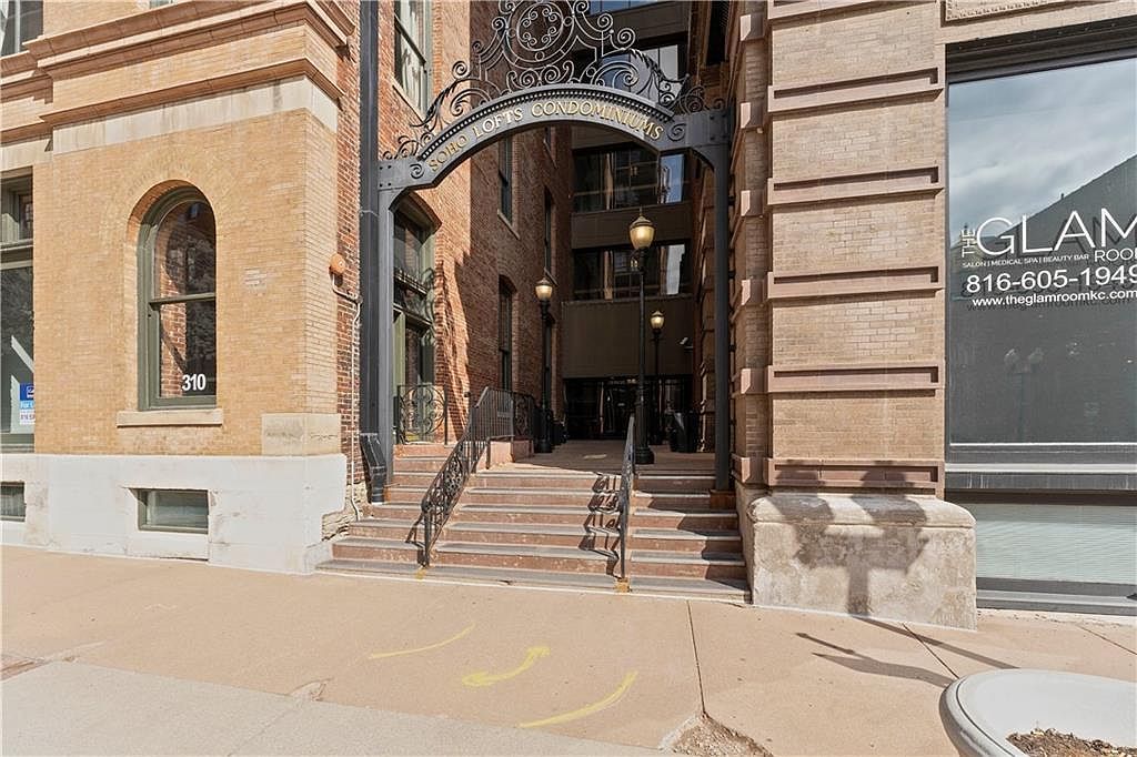 308 W 8th St APT 505 Kansas City, MO 64105 - Thumbnail 2