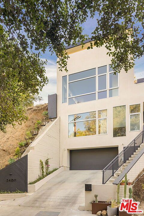 2407 San Marco Dr Los Angeles, CA 90068 - Thumbnail 2