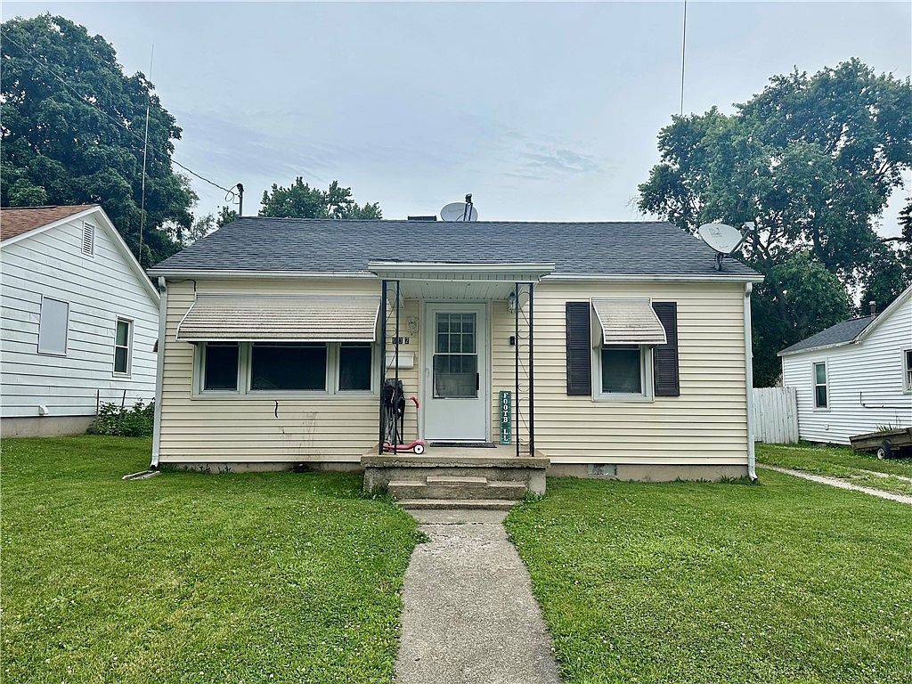 632 Woodlawn Ave Mattoon, IL 61938 - Thumbnail 2