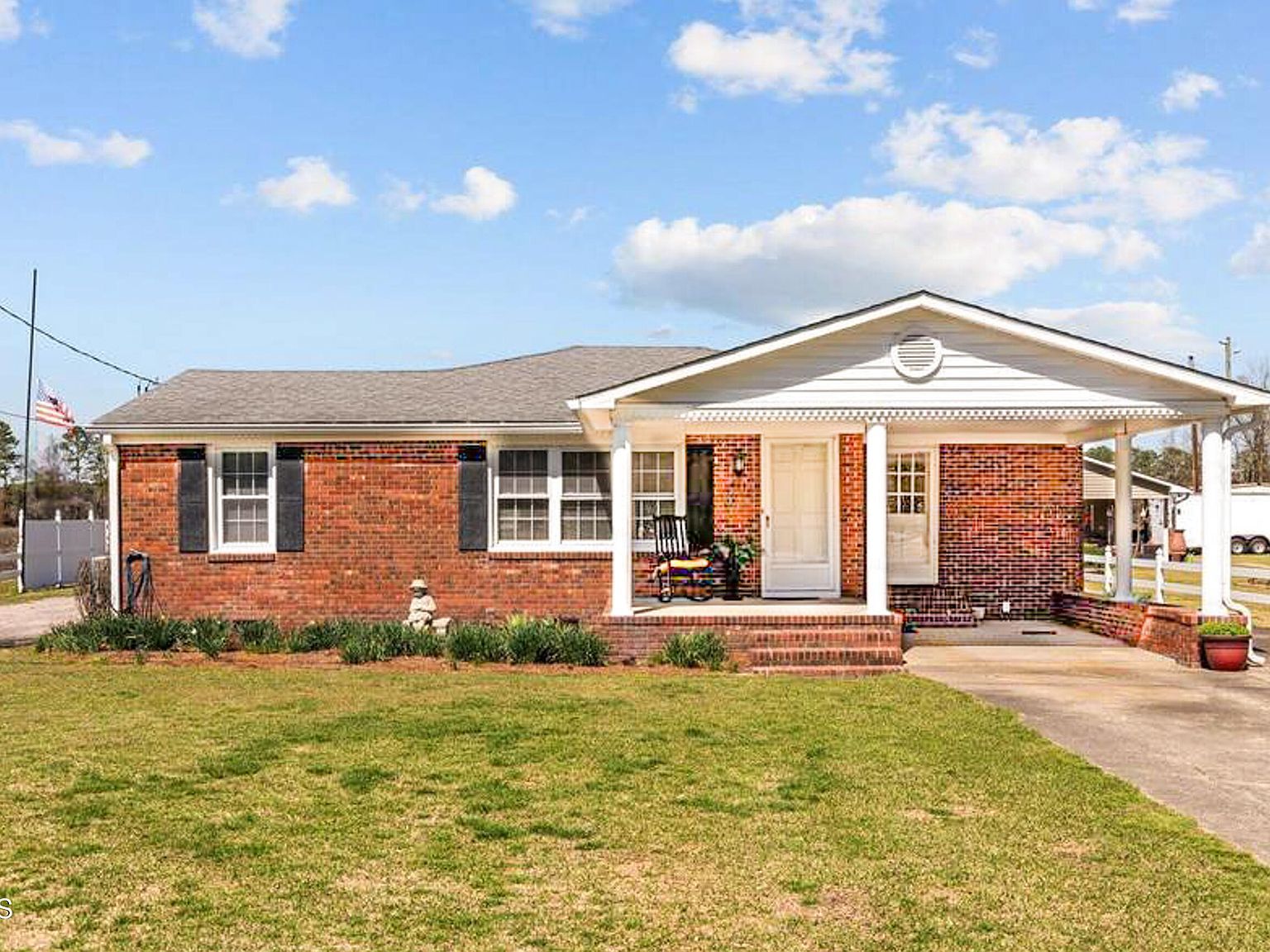 437 E Kornegay St Dover, NC 28526 - Thumbnail 2