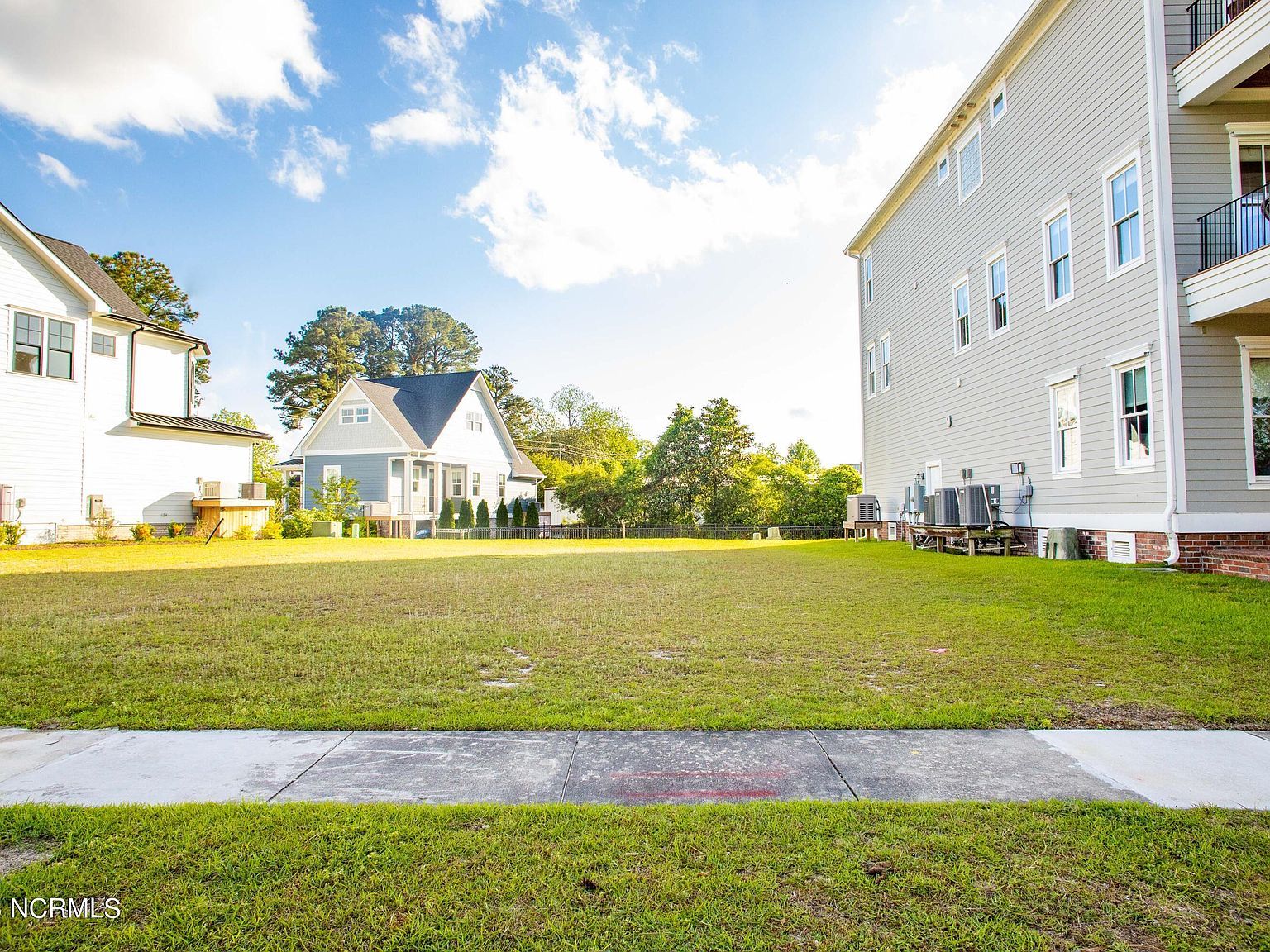 805 E Front St New Bern, NC 28560 - Thumbnail 2