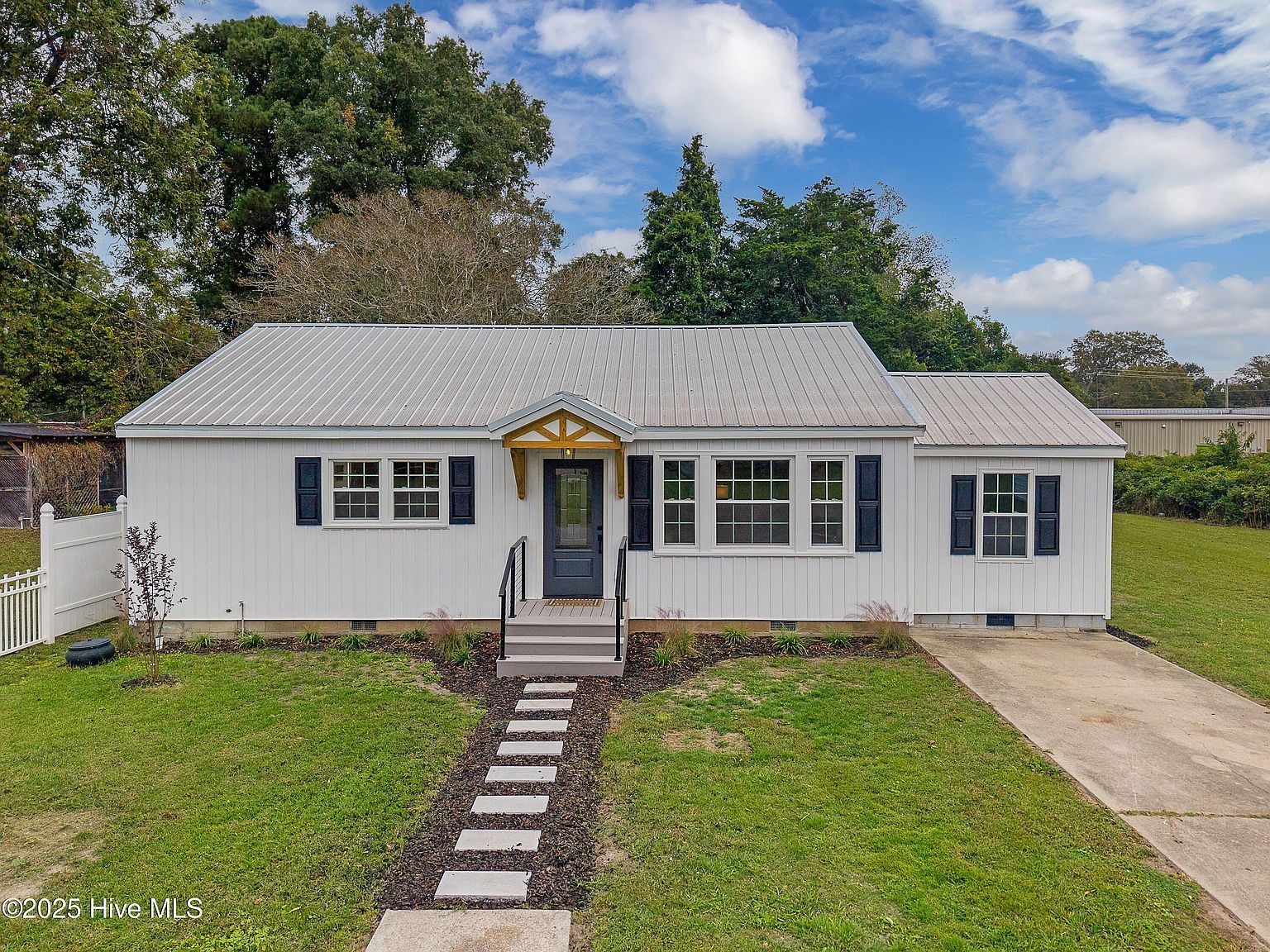 313 1st Ave Vanceboro, NC 28586 - Thumbnail 2