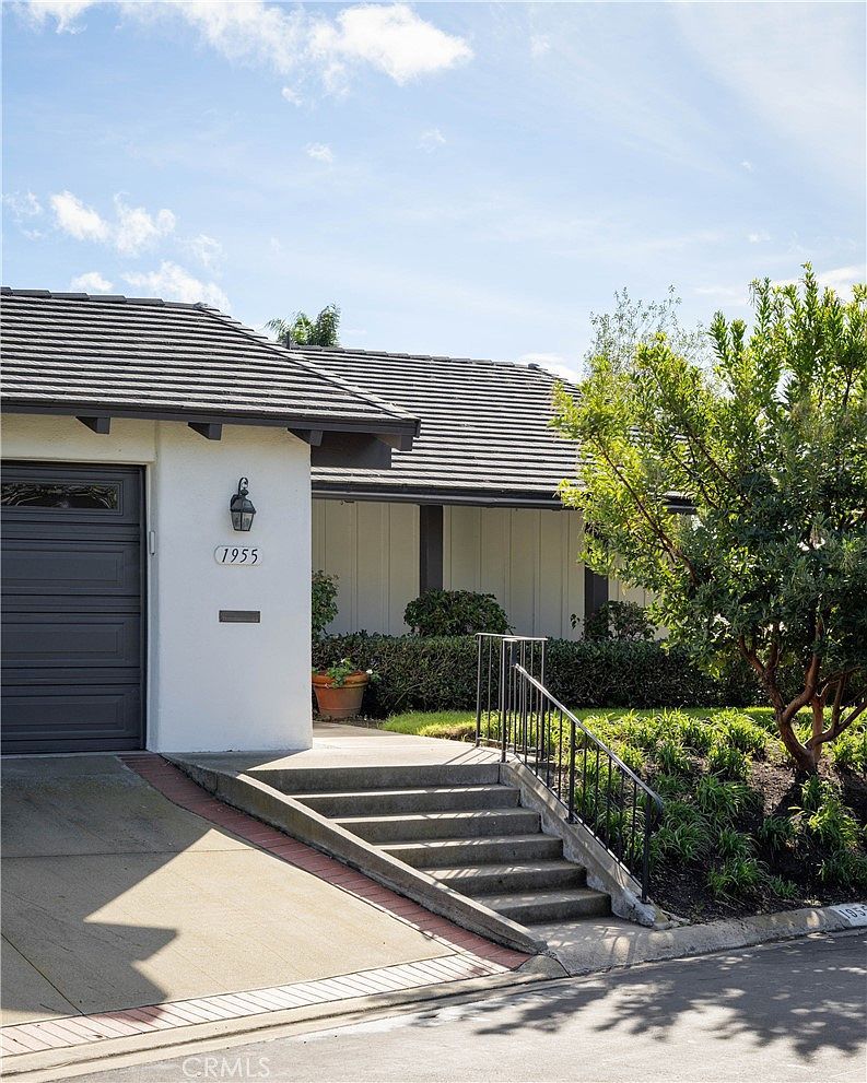 1955 Vista Caudal Newport Beach, CA 92660 - Thumbnail 2