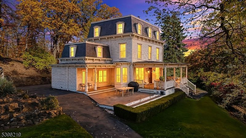 1370 Johnston Dr Watchung, NJ 07069 - Thumbnail 2