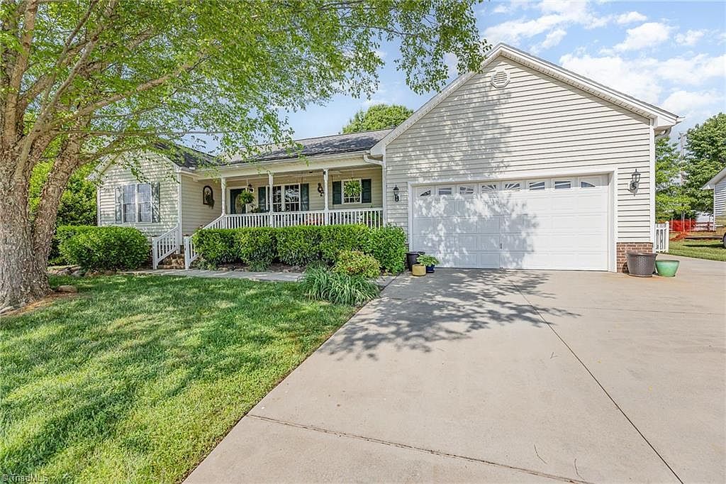 114 Cale Dr Burlington, NC 27215 - Thumbnail 2