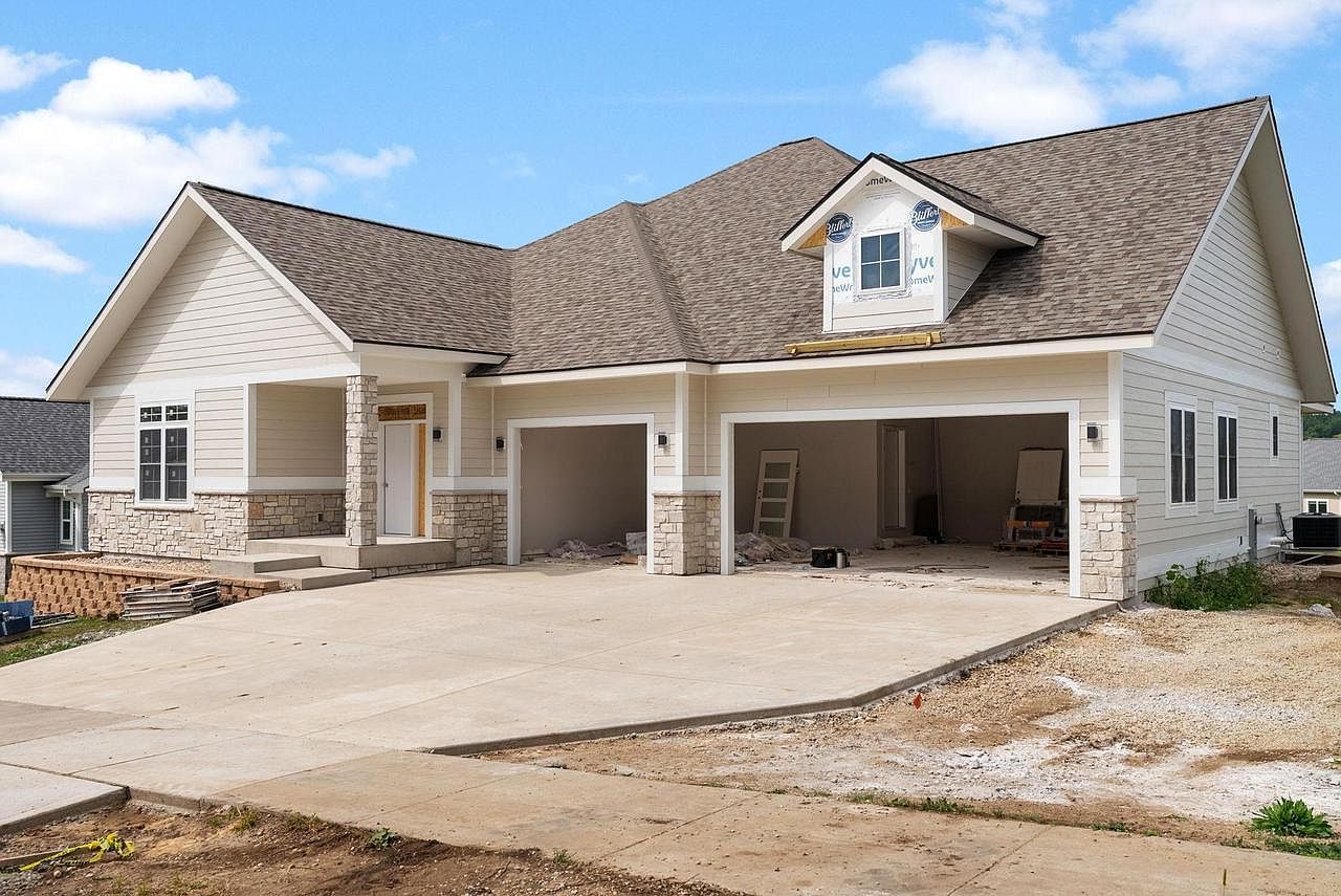 2316 Lonnie Ln Sun Prairie, WI 53590 - Thumbnail 2