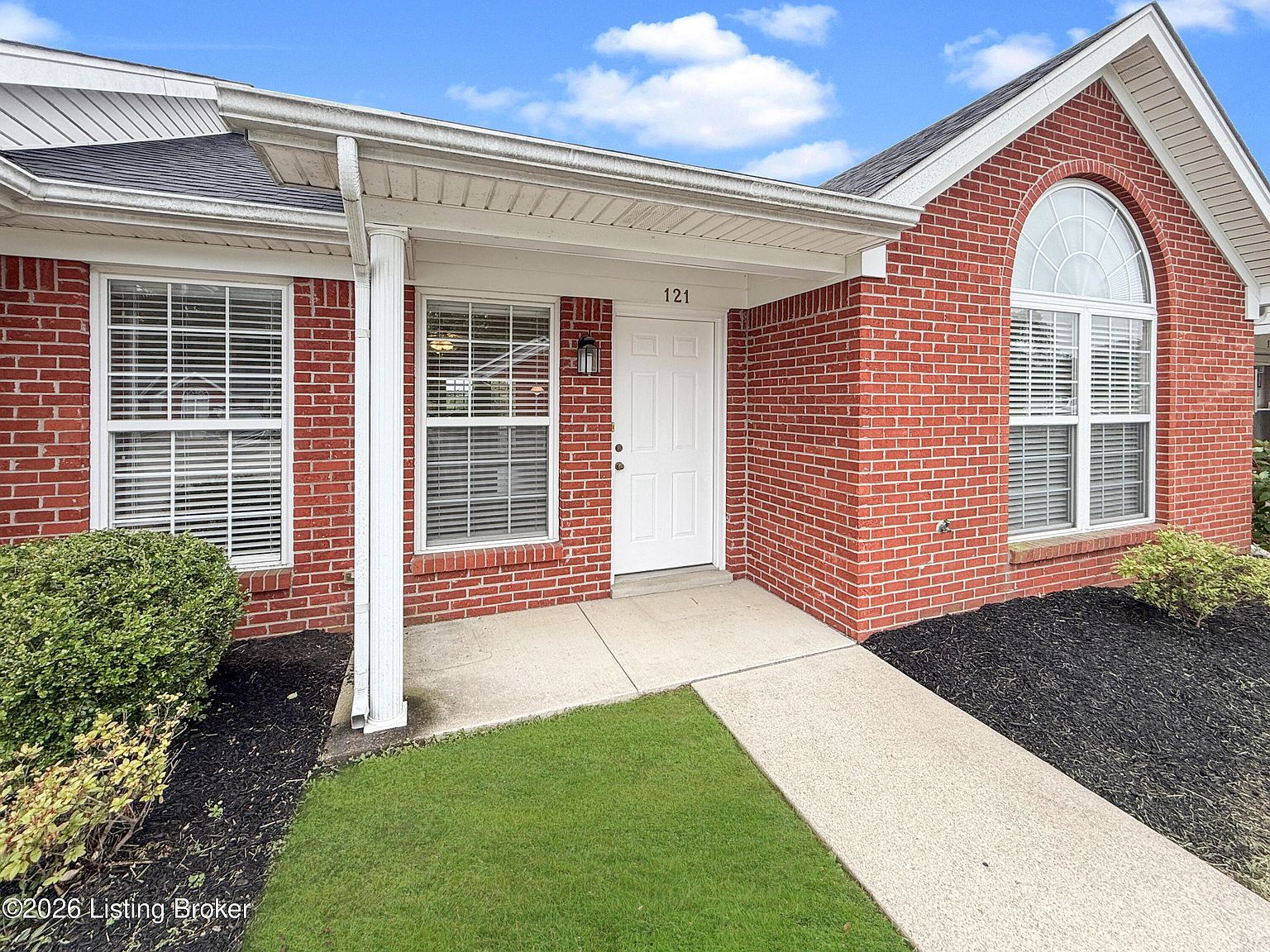 121 Woodlake Ct Mount Washington, KY 40047 | Condominium