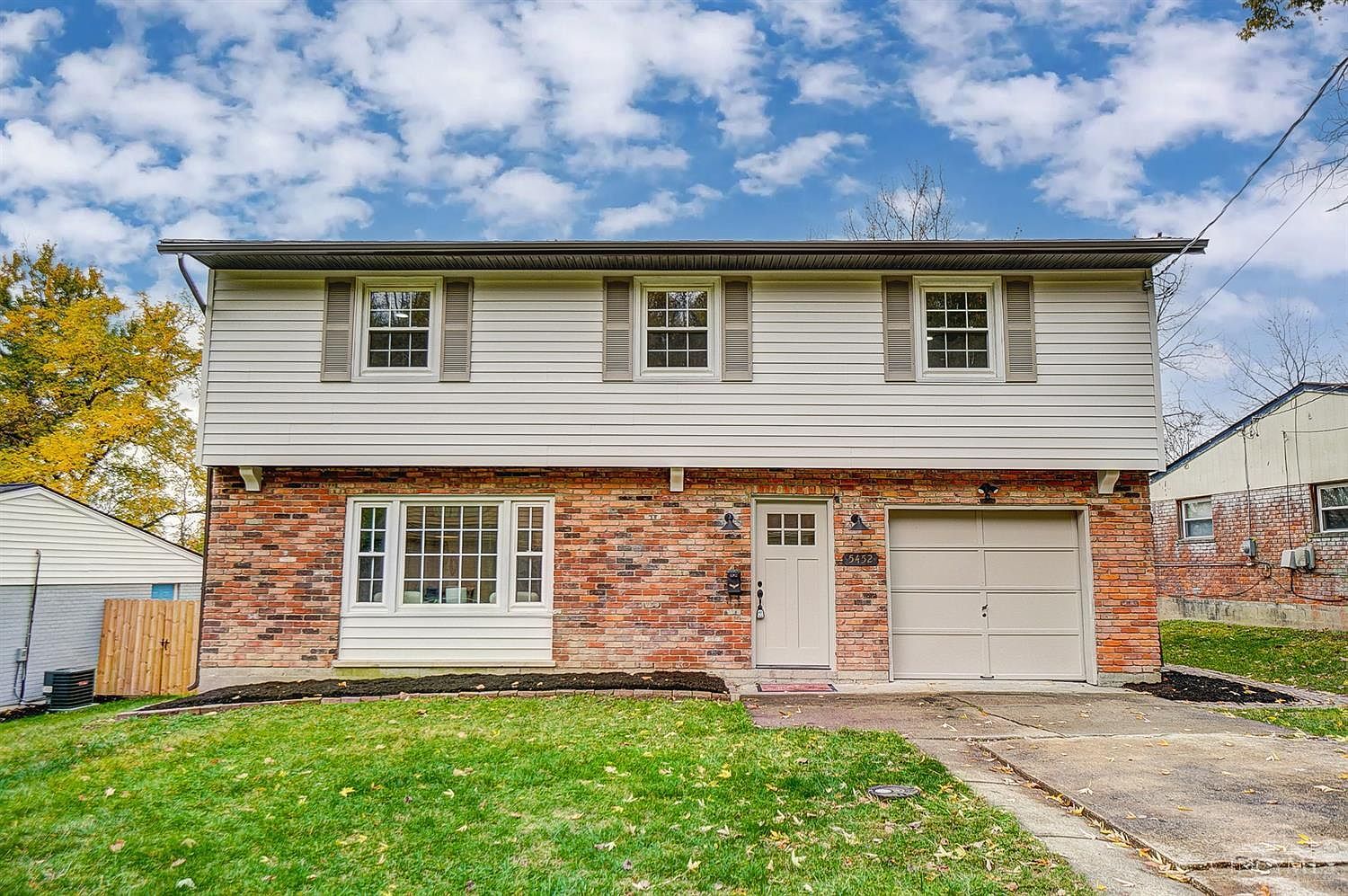 5452 Ehrling Rd Cincinnati, OH 45227 - Thumbnail 2