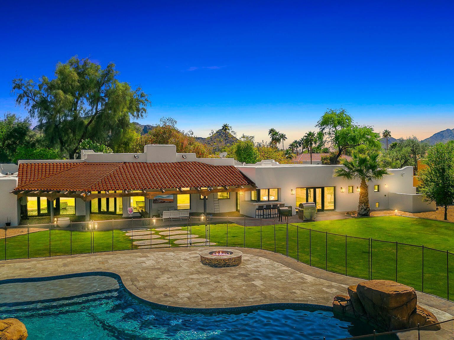 5838 E Berneil Ln Paradise Valley, AZ 85253 - Thumbnail 2