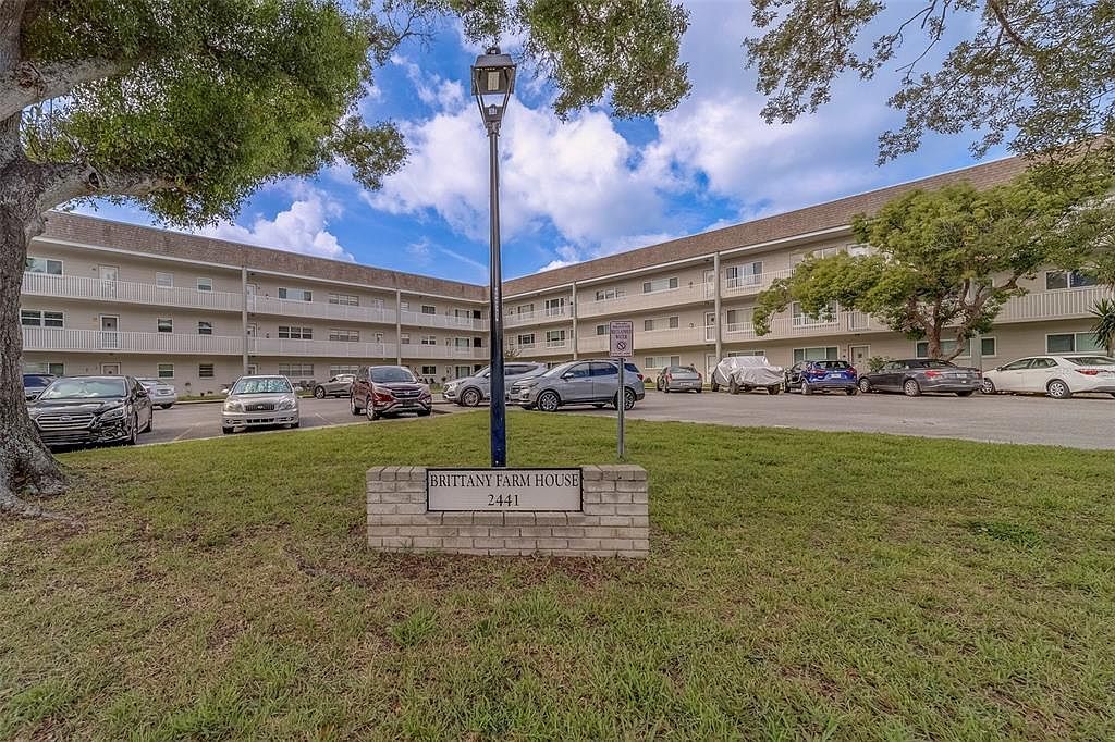 2441 Persian Dr APT 61 Clearwater, FL 33763 - Thumbnail 2
