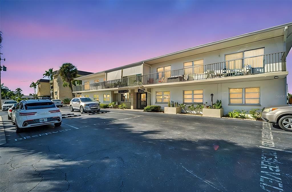 3753 46th Ave S APT 6 Saint Petersburg, FL 33711 - Thumbnail 2