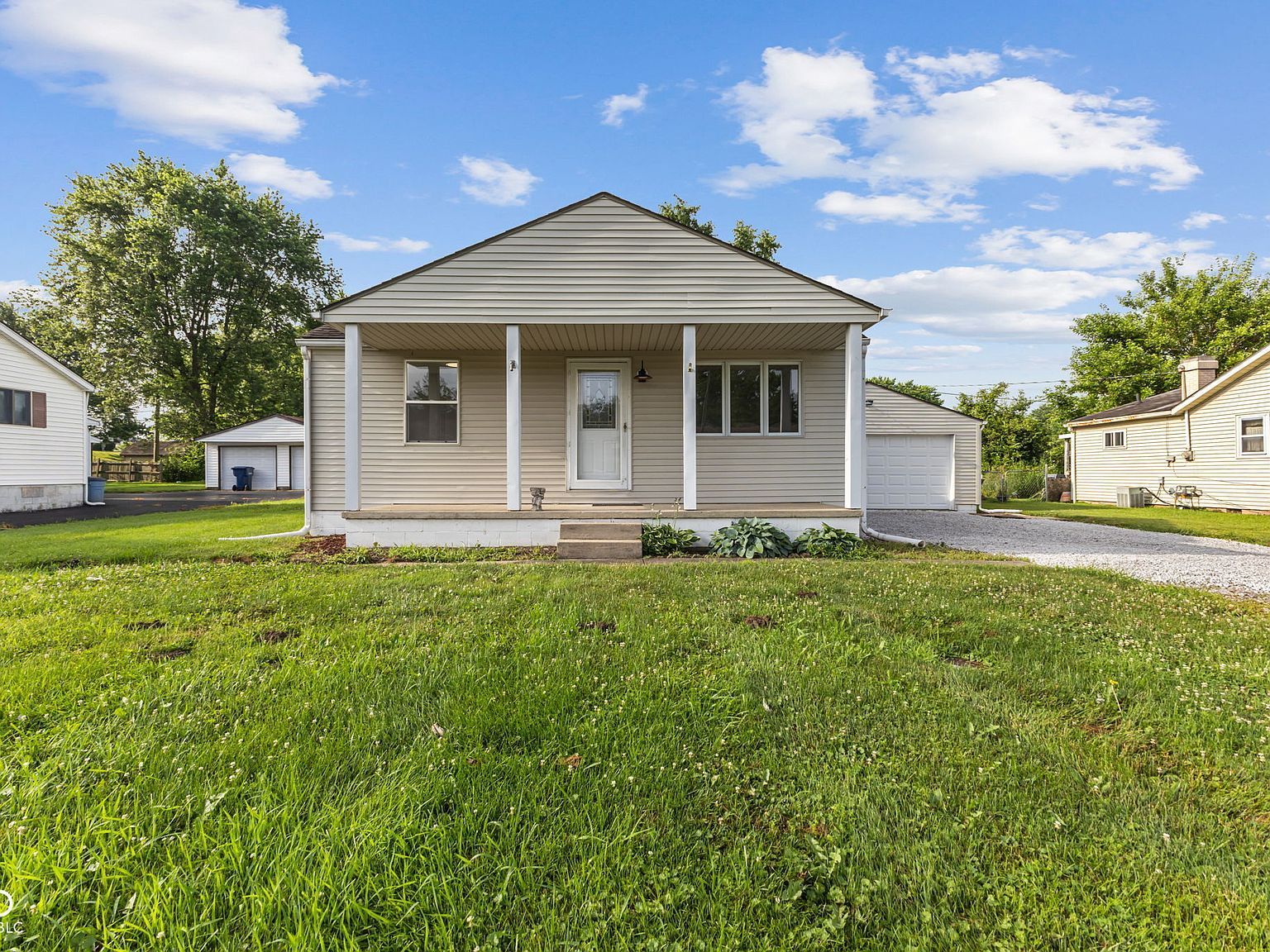 4749 W Smith Valley Rd Greenwood, IN 46142 - Thumbnail 2