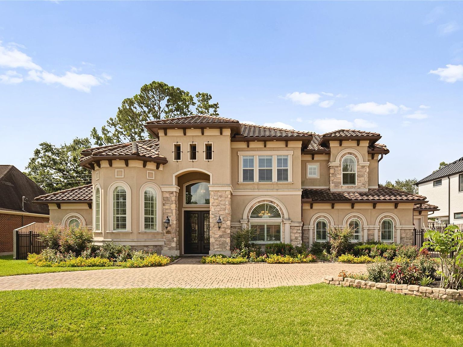 11729 Joan Of Arc Dr Houston, TX 77024 - Thumbnail 2