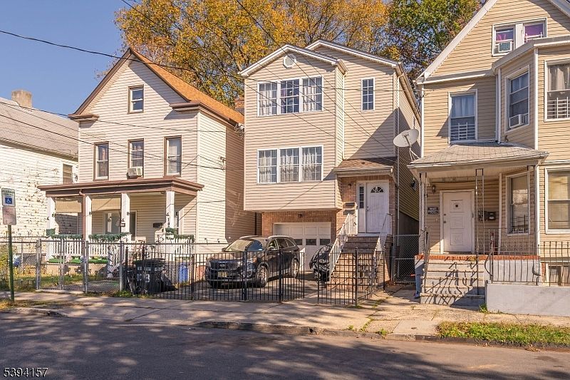 1073 Bond St Elizabeth, NJ 07201 - Thumbnail 2