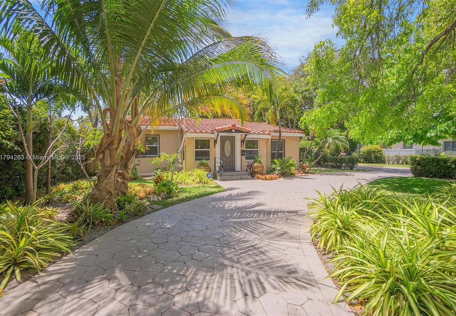 1438 Fletcher St Hollywood, FL 33020 - Thumbnail 2