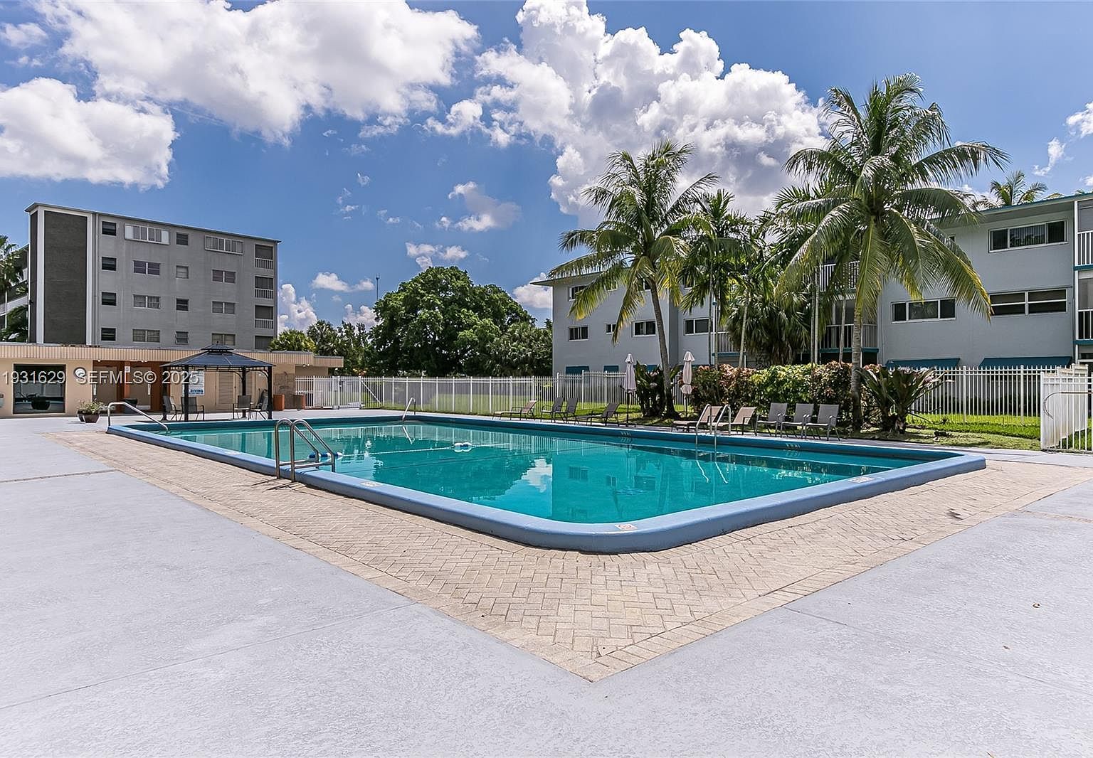 1000 Hillcrest Ct APT 214 Hollywood, FL 33021 - Thumbnail 2
