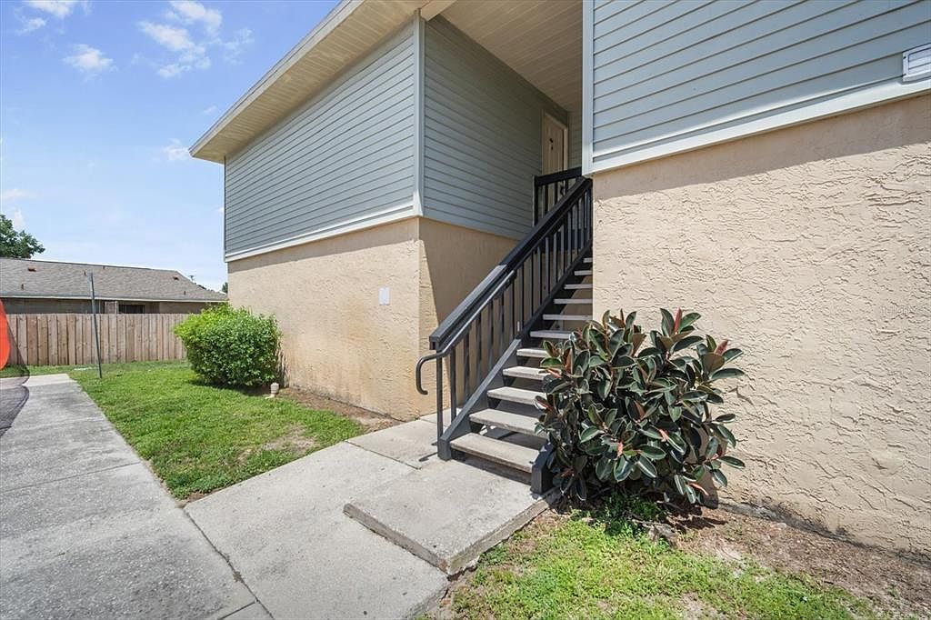 239 Red Maple Pl Brandon, FL 33510 - Thumbnail 2