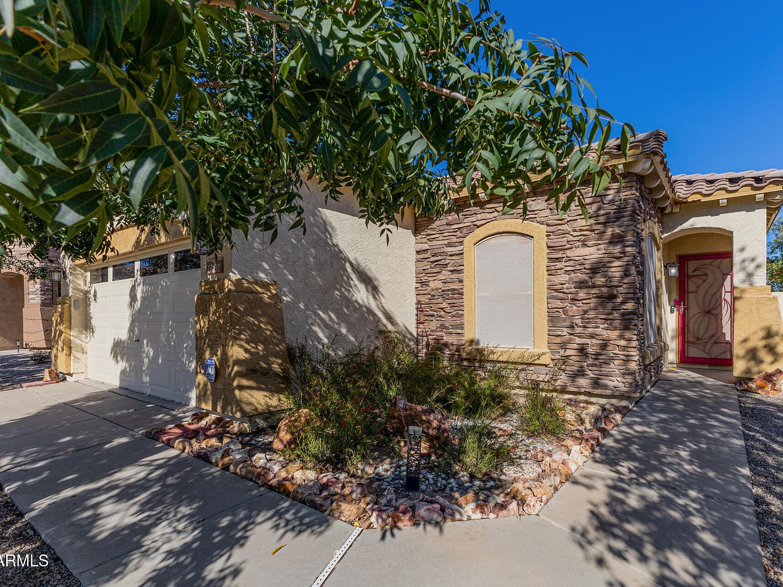 17102 W Saguaro Ln Surprise, AZ 85388 - Thumbnail 2