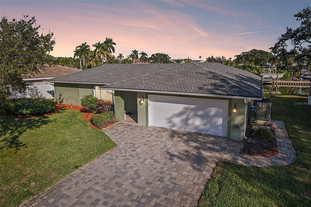 6251 18th St NE Saint Petersburg, FL 33702 - Thumbnail 2