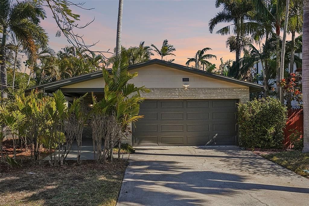 3843 Shore Acres Blvd NE Saint Petersburg, FL 33703 - Thumbnail 2