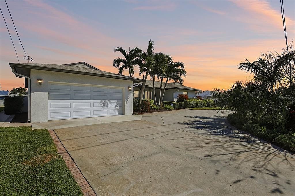 3963 14th St NE Saint Petersburg, FL 33703 - Thumbnail 2