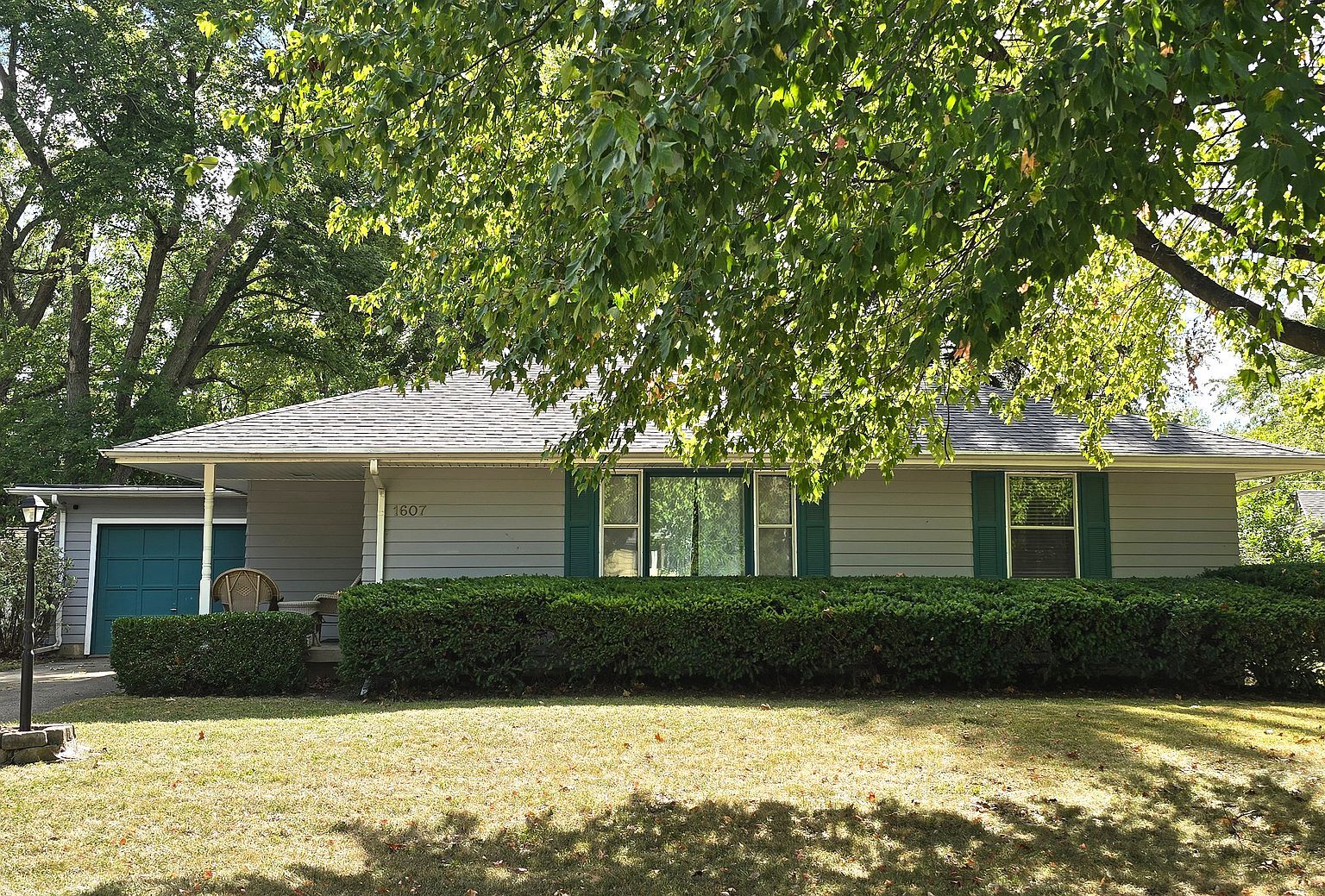 1607 W William St Champaign, IL 61821 - Thumbnail 2