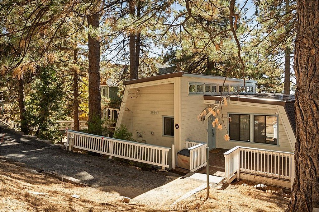 30951 Glen Oak Dr Running Springs, CA 92382 - Thumbnail 2