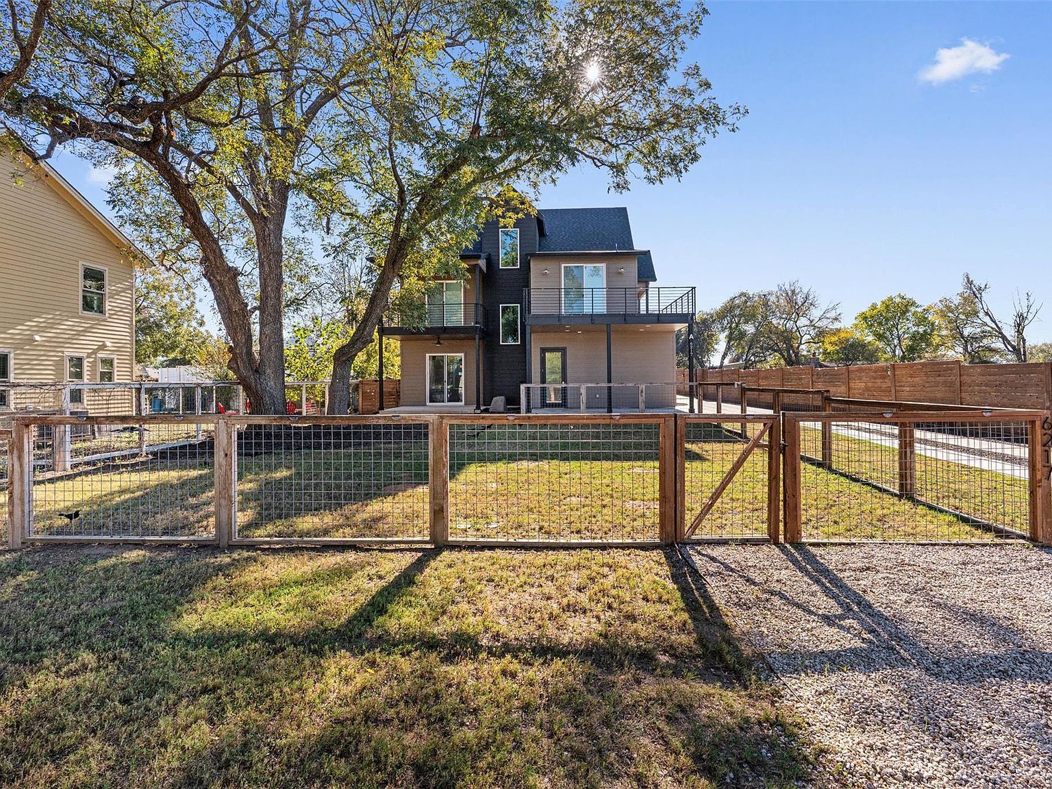 6217 Clovis St #A Austin, TX 78741 - Thumbnail 2