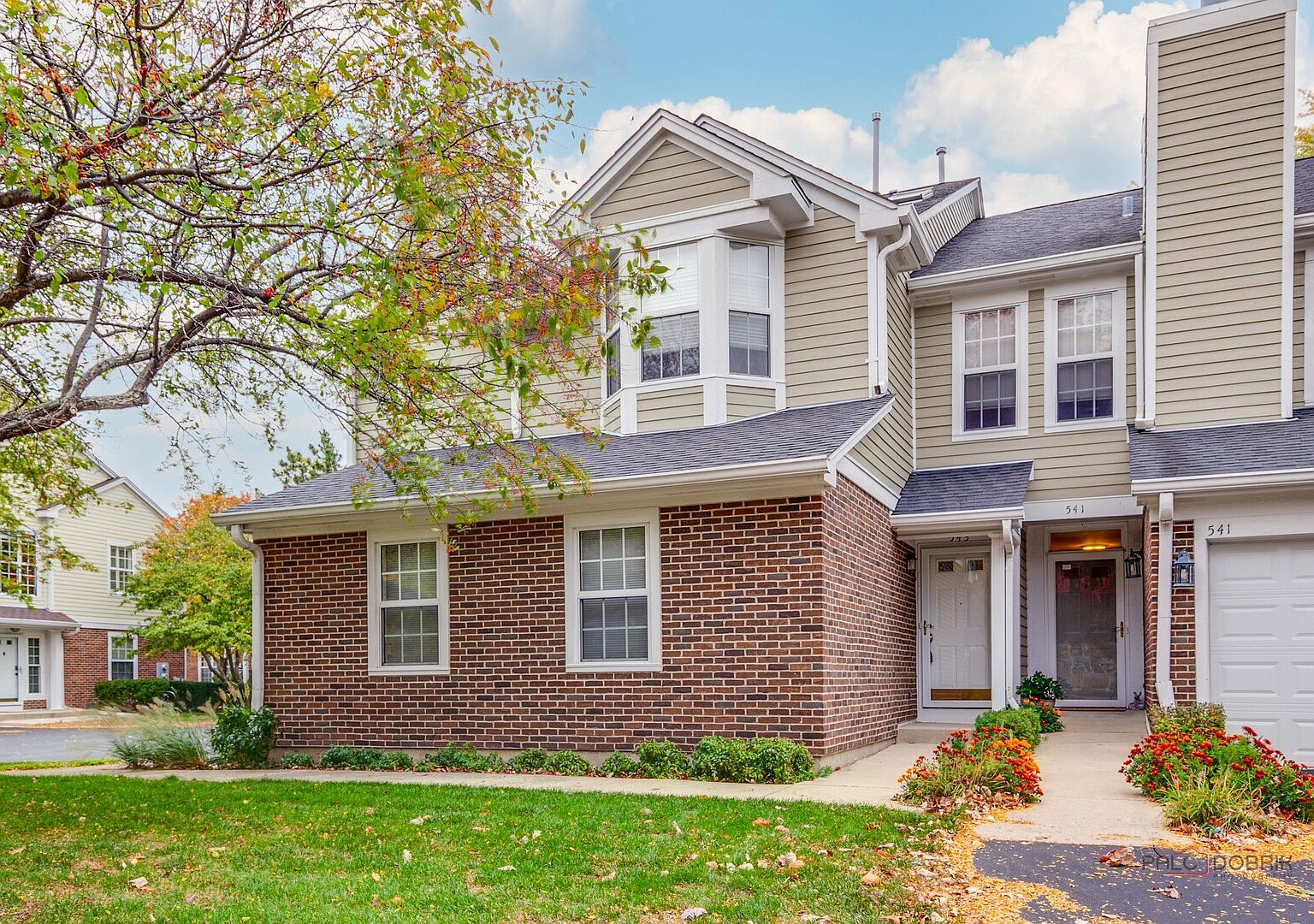 543 Grosse Pointe Cir Vernon Hills, IL 60061 - Thumbnail 2