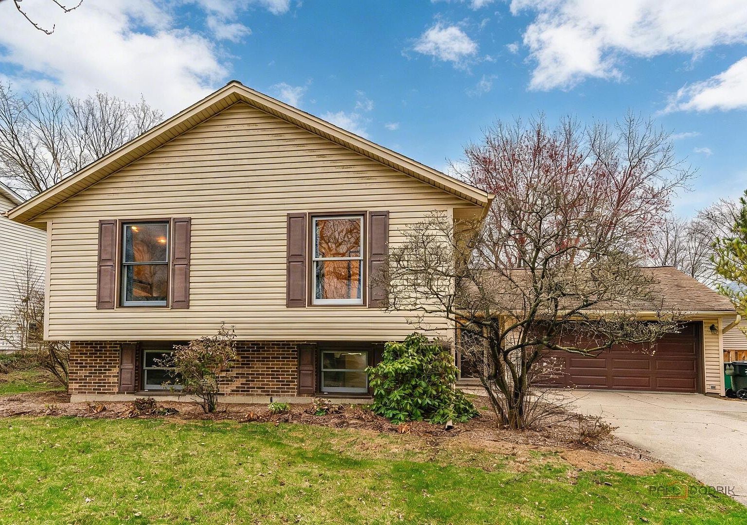 125 S Deerpath Dr Vernon Hills, IL 60061  | Single Family