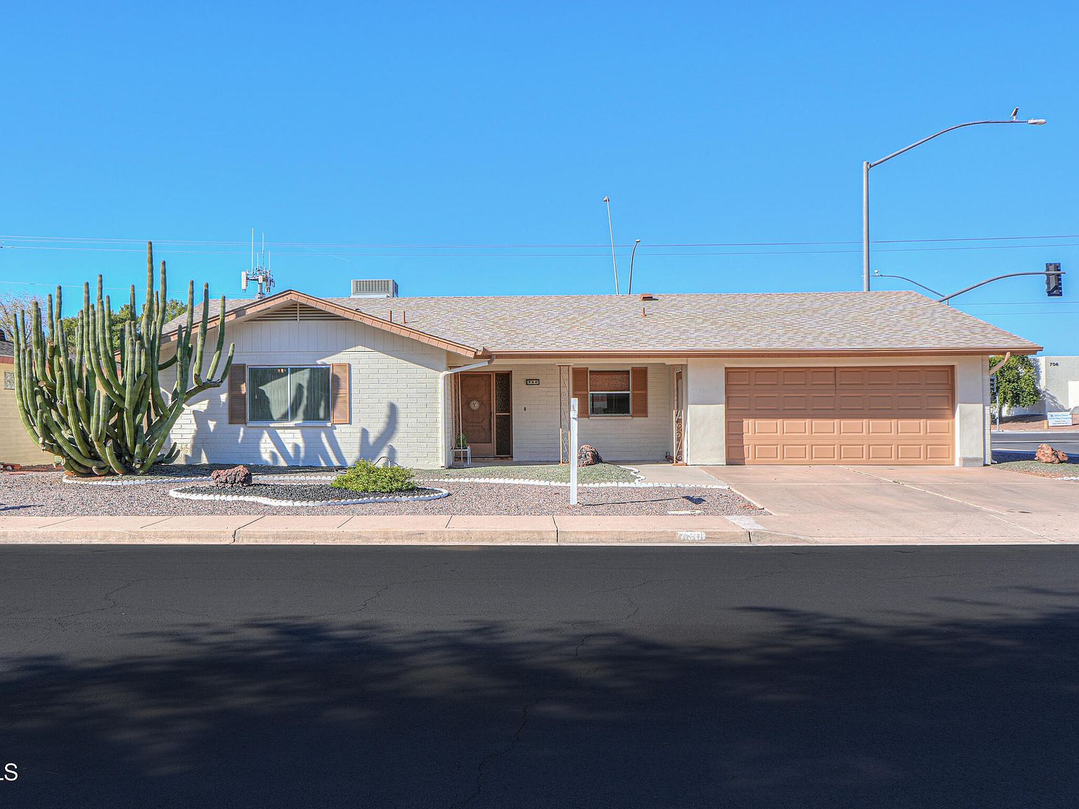 730 S Portland Mesa, AZ 85206 - Thumbnail 2