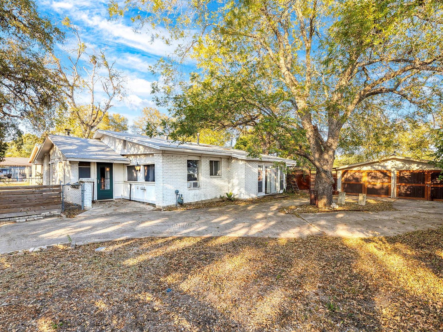 1392 E Market St Lockhart, TX 78644 - Thumbnail 2