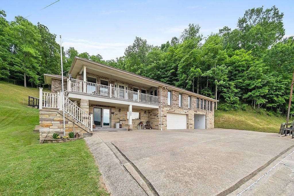 135 Braxton St Gassaway, WV 26624 - Thumbnail 2