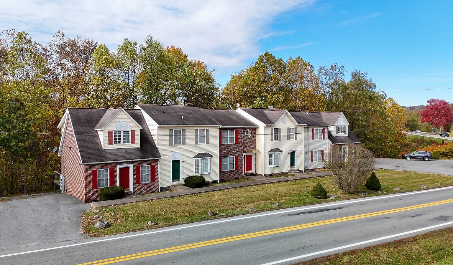 746 Days Dr #4 Sutton, WV 26601 - Thumbnail 2